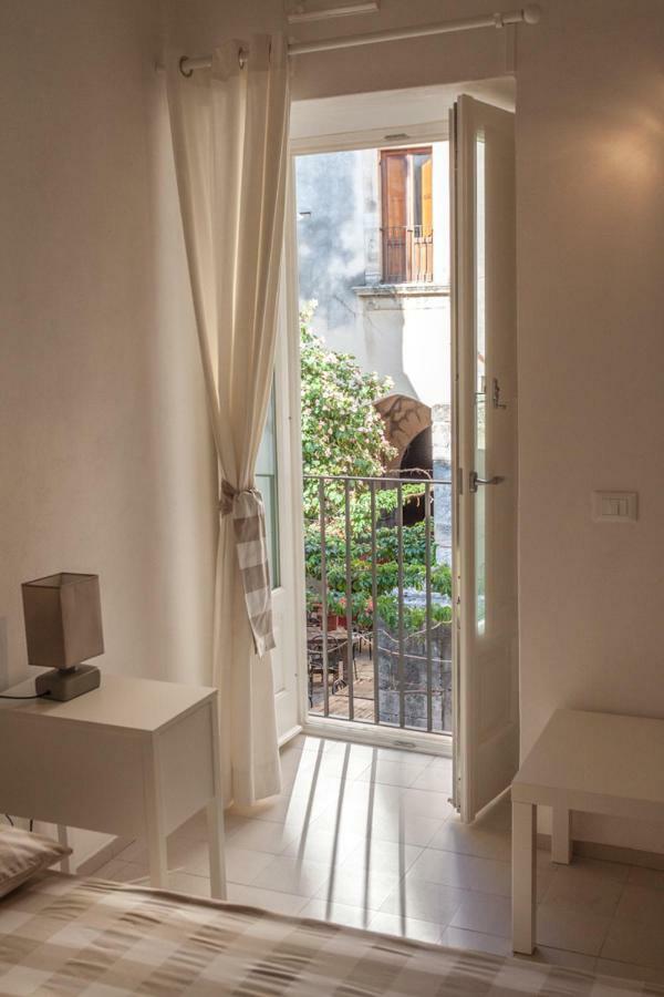 Domus 1333 Al Duomo Villa Сиракуза Екстериор снимка