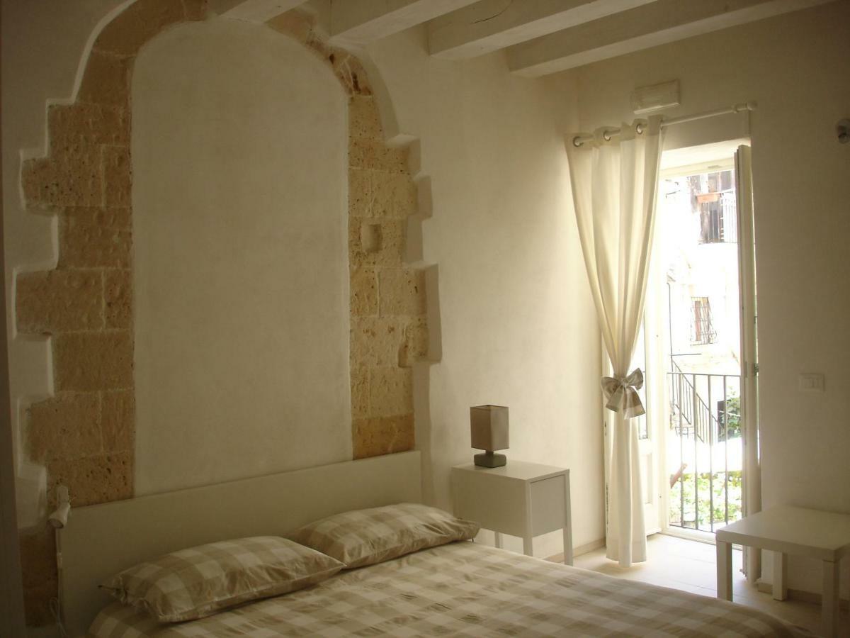 Domus 1333 Al Duomo Villa Сиракуза Екстериор снимка