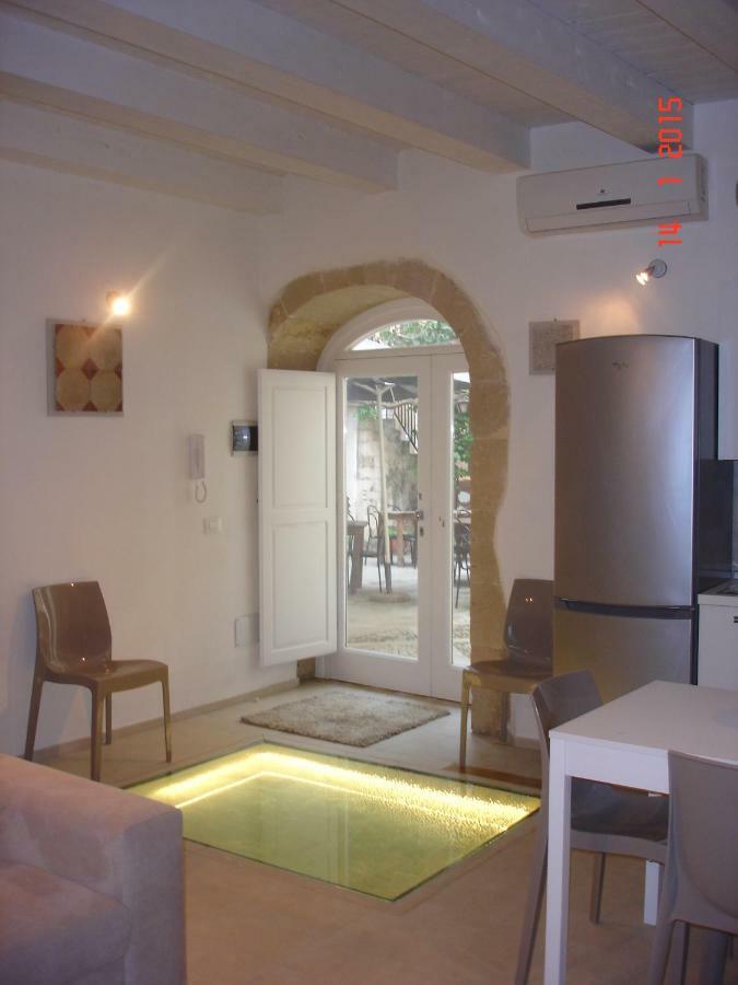 Domus 1333 Al Duomo Villa Сиракуза Екстериор снимка