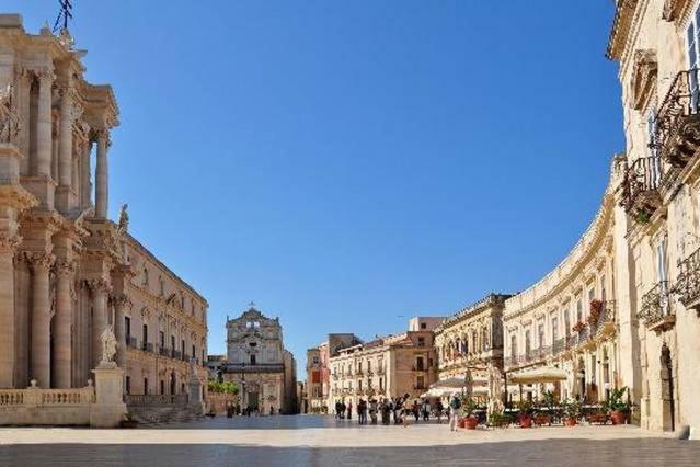 Domus 1333 Al Duomo Villa Сиракуза Екстериор снимка