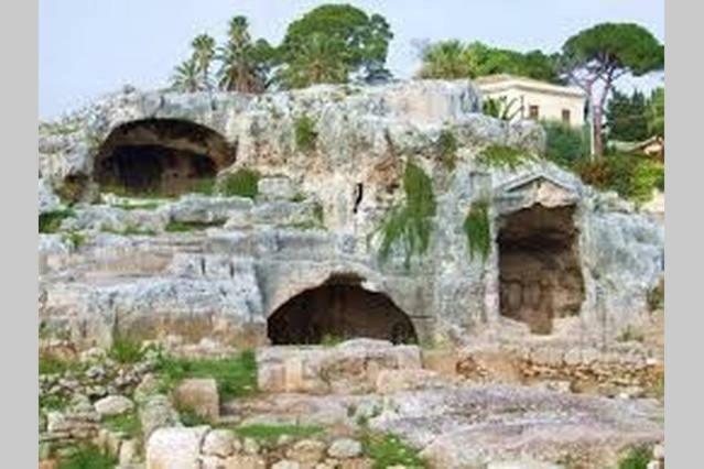 Domus 1333 Al Duomo Villa Сиракуза Екстериор снимка